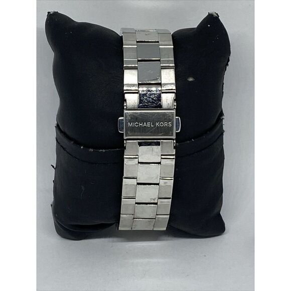 Michael Kors Wyatt MK5932 Women's Silver Stainless Steel Analog Dial Watch VK15 - Picture 6 of 12